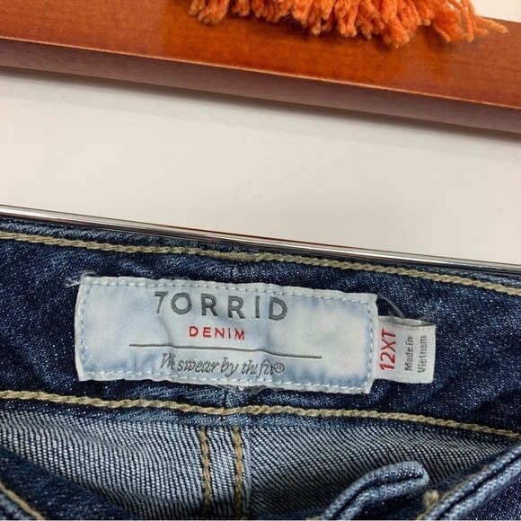 NWT Torrid Girlfriend Jeans Medium Wash Size 12 Extra Tall - Picture 3 of 14